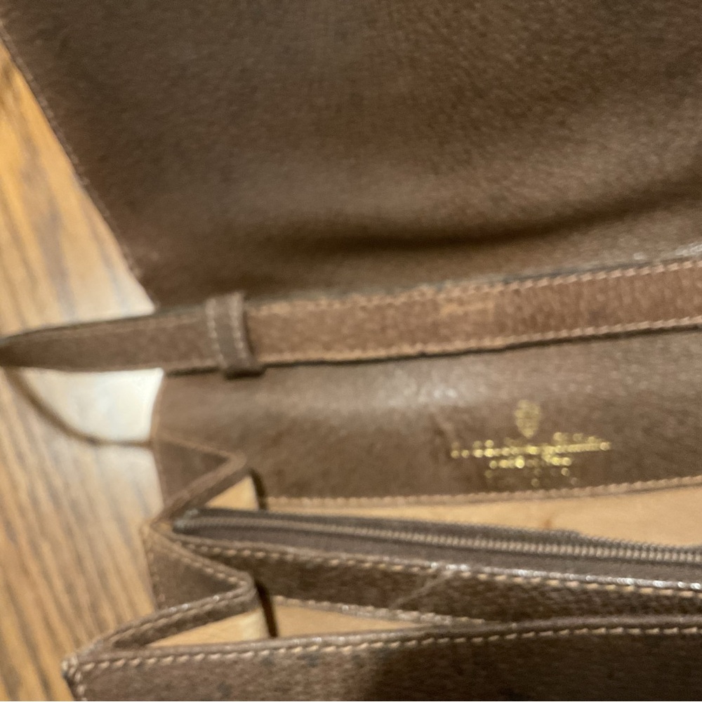Authentic Gucci - Picture 15 of 15